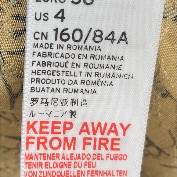 Top Shop NWOT Size US 4 Long Sleeve Blouse with gold & black floral print button - Picture 11 of 12